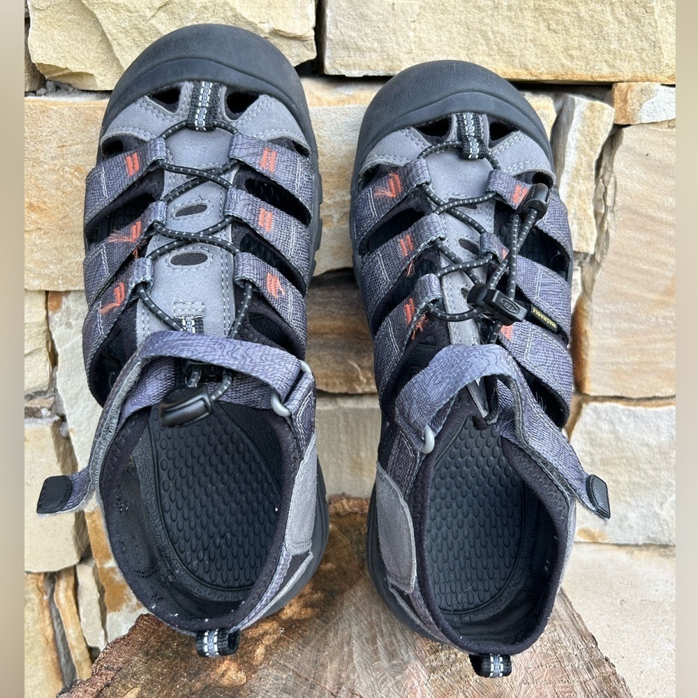 KEEN Newport‎ H2 hiking kids charcoal sandals Sz-5. M